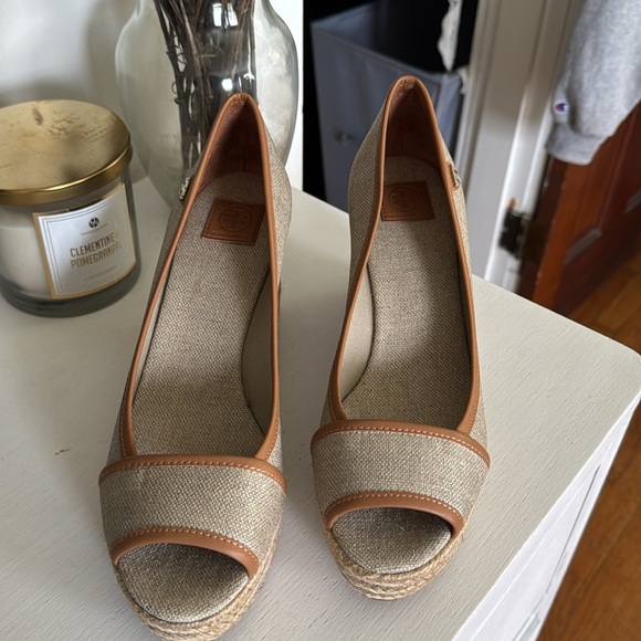 Stylish Tan Wedge Peep-Toe Shoes